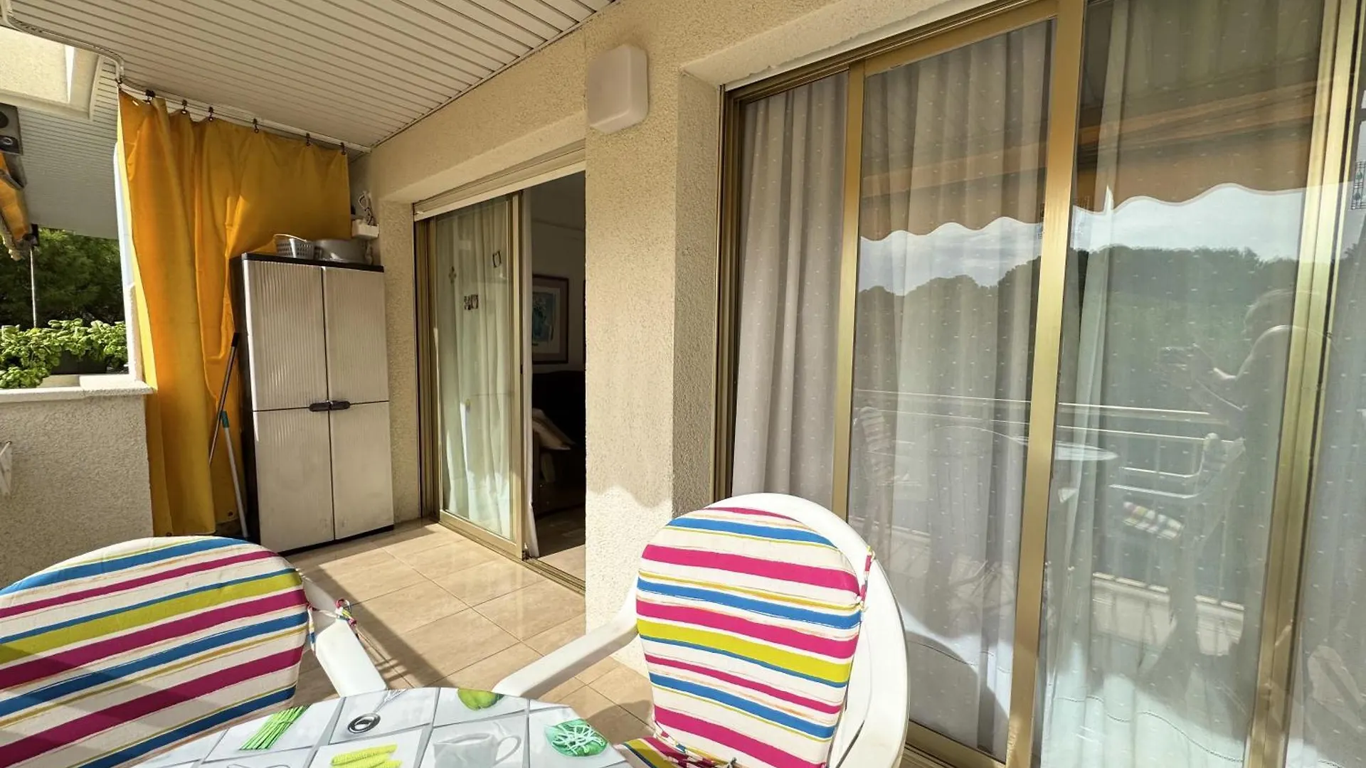 Apartsalou Penedes 0*, Salou España